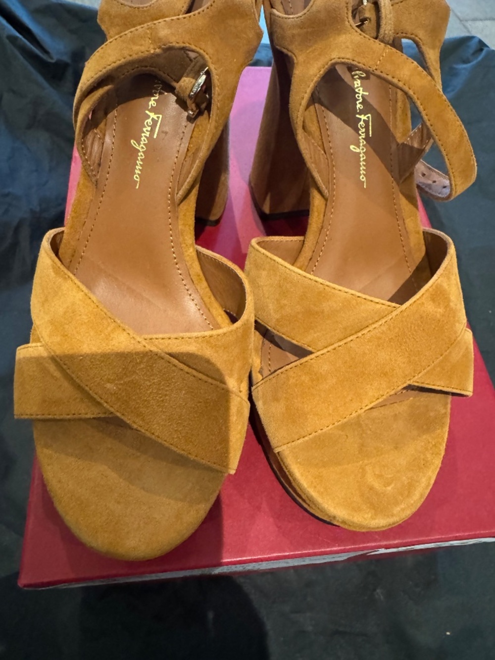 Authentic Salvadore Ferragamo platform size 7.5 suede - Picture 5 of 6